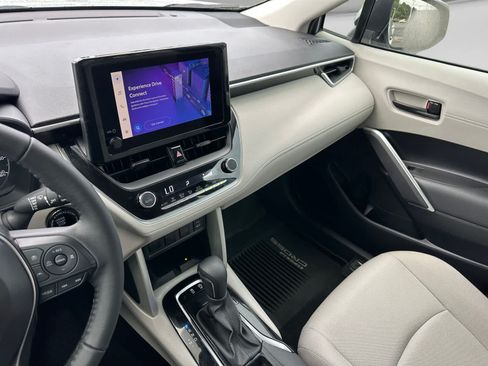 Used 2024 Toyota Corolla Cross LE FWD image 30
