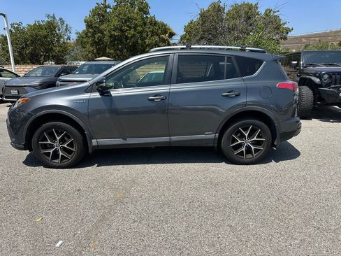 Used 2017 Toyota RAV4 SE AWD/4WD image 2
