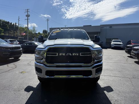 Used 2024 RAM 3500 Tradesman w/ Chrome Appearance Group AWD/4WD image 2