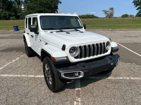 Used 2025 Jeep Wrangler Unlimited Sahara AWD/4WD image 2