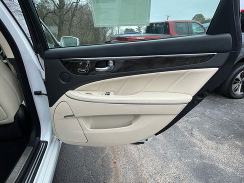 Used 2014 Hyundai Equus Signature image 24