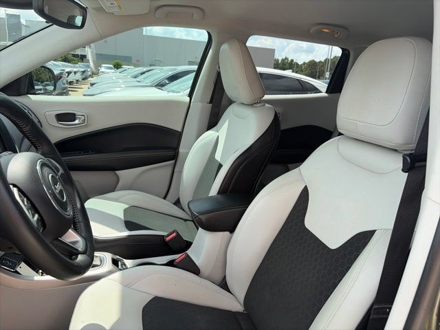 Used 2019 Jeep Compass Latitude FWD image 6