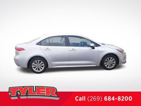Used 2023 Toyota Corolla LE w/ LE Convenience Package FWD image 9