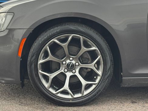 Used 2018 Chrysler 300 S w/ 300S Premium Group image 11