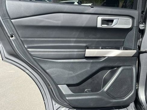 Used 2023 Ford Explorer Limited image 17