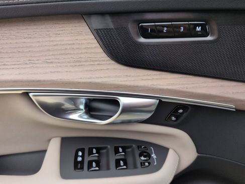 New 2026 Volvo XC90 B6 Ultra image 15