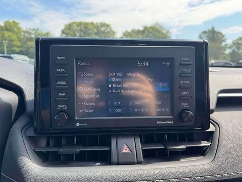 Used 2021 Toyota RAV4 LE AWD/4WD image 29