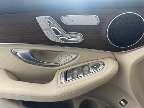 Used 2022 Mercedes-Benz GLC 300 4MATIC image 11