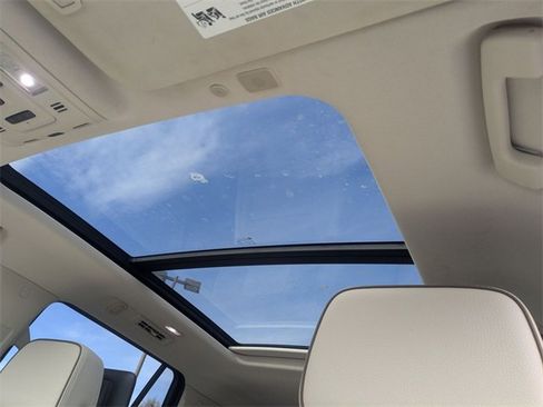 Used 2021 GMC Yukon Denali w/ Denali Premium Package image 19