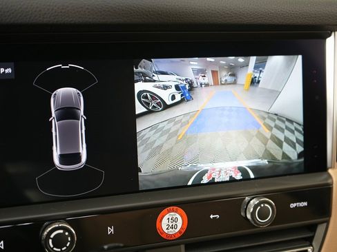 New 2026 Porsche Macan image 27