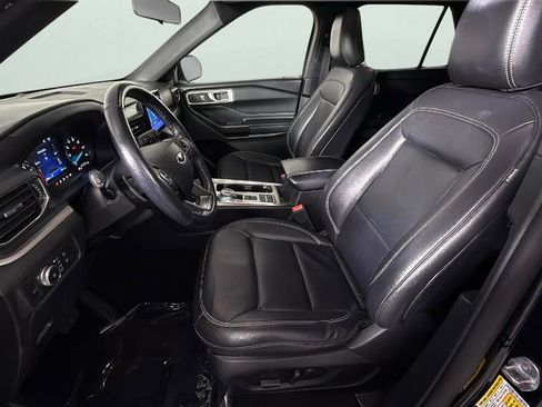 Used 2020 Ford Explorer XLT w/ Equipment Group 202A image 17