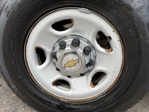 Used 2018 Chevrolet Express 2500 w/ Driver Convenience Package image 11