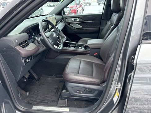 Used 2025 Ford Explorer Platinum w/ Ultimate Package image 21