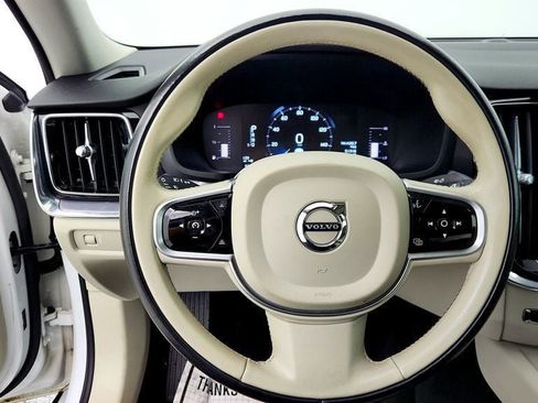 Used 2019 Volvo S60 T6 Momentum w/ Premium Package image 14