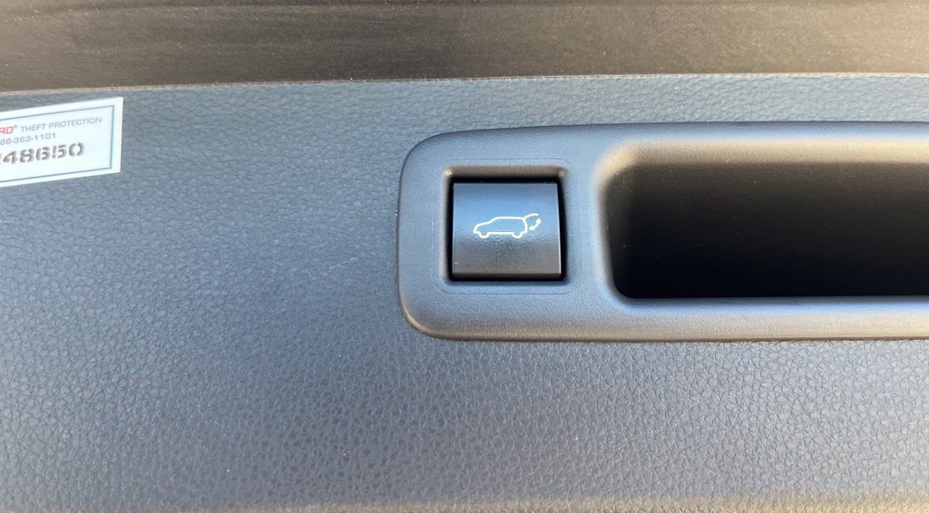 Used 2023 Toyota Highlander XLE AWD/4WD image 10