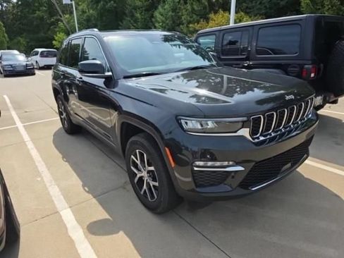Used 2023 Jeep Grand Cherokee Limited AWD/4WD image 19