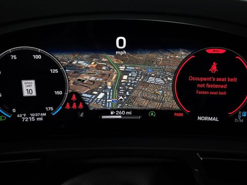 Used 2025 Porsche Cayenne Coupe image 34