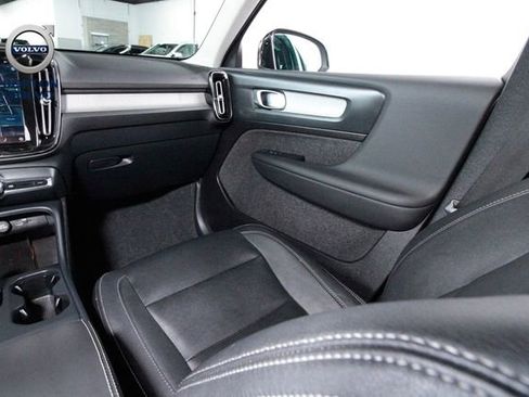 Certified 2025 Volvo XC40 B5 Core image 7