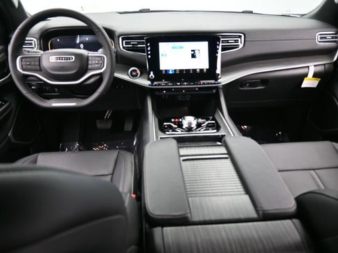 Used 2023 Jeep Wagoneer L Series III w/ Preferred Equipment Group image 37