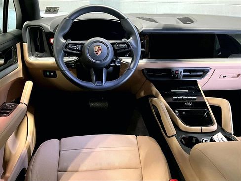 Certified 2025 Porsche Cayenne image 11