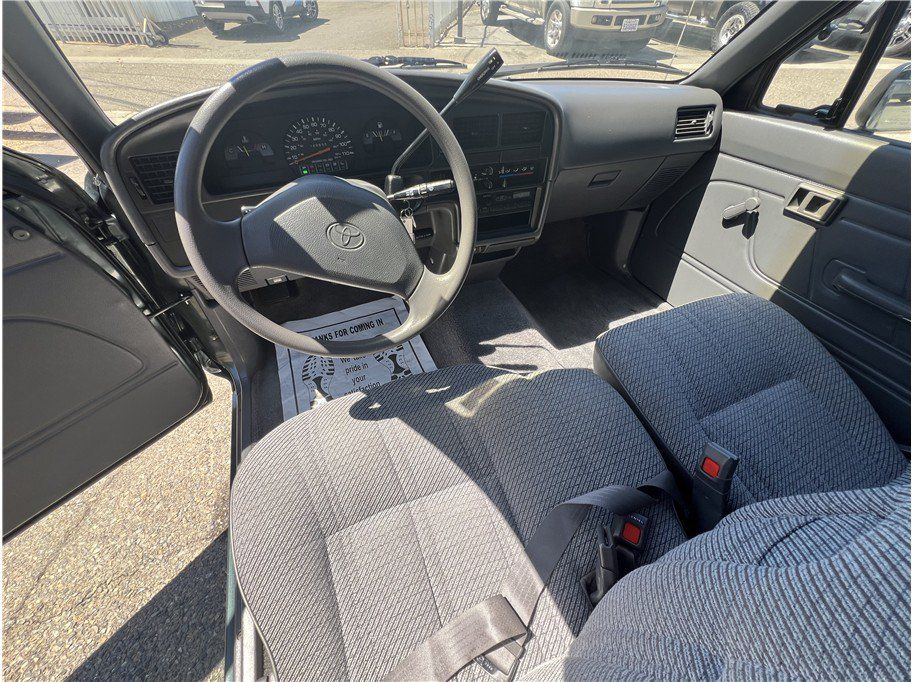Used 1992 Toyota Pickup Deluxe RWD image 15