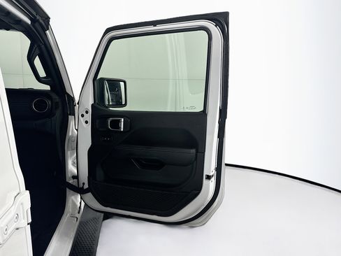 Used 2022 Jeep Wrangler Sahara w/ Safety Group image 32