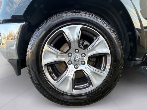 Used 2019 RAM 1500 Laramie AWD/4WD image 9