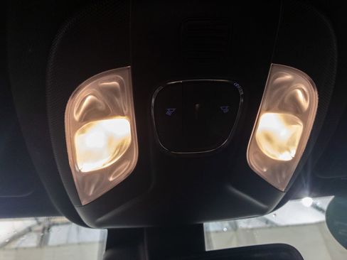 Used 2025 Jeep Compass Limited image 29