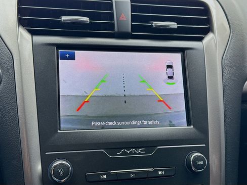 Used 2019 Ford Fusion SE FWD image 10