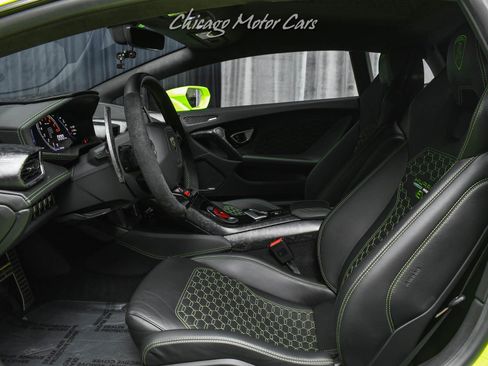 Used 2020 Lamborghini Huracan EVO image 21