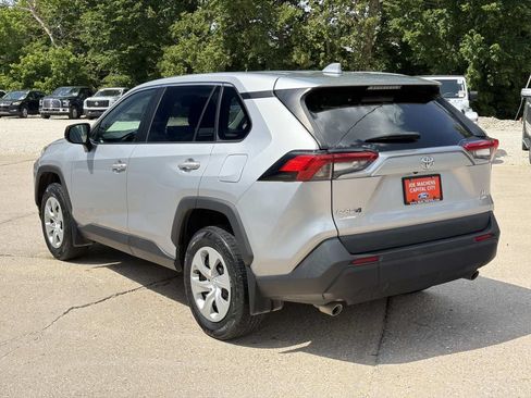 Used 2022 Toyota RAV4 LE AWD/4WD image 7