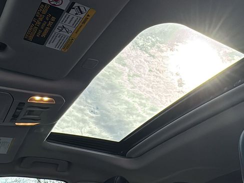 Used 2024 Toyota Highlander Limited image 25