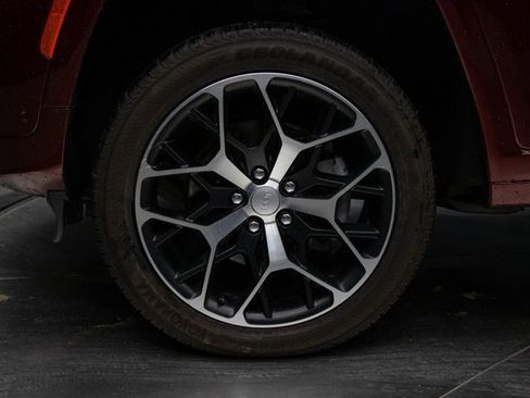 Used 2022 Jeep Grand Cherokee Summit image 8