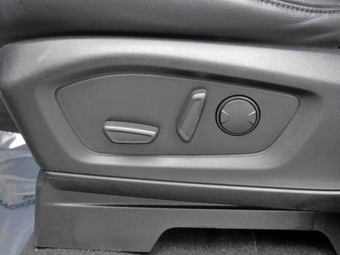 Used 2020 Ford Explorer XLT w/ Equipment Group 202A image 22