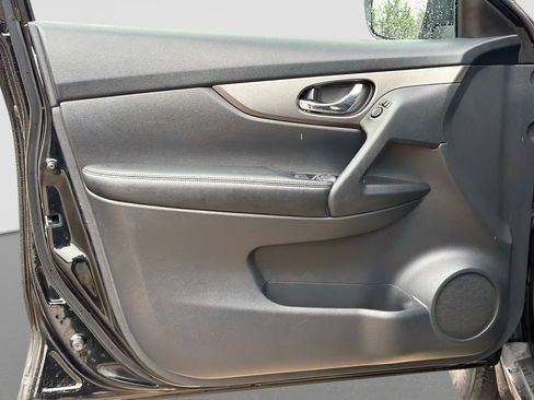 Used 2015 Nissan Rogue S AWD/4WD image 18