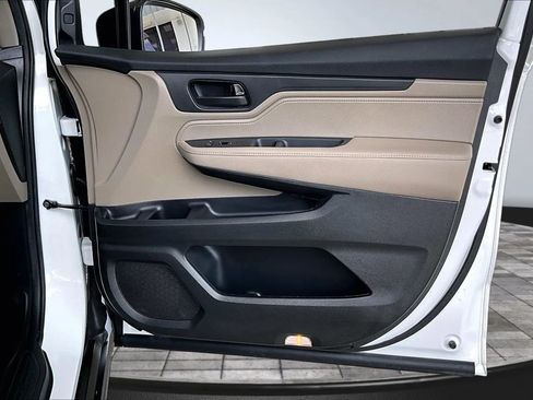 Used 2024 Honda Odyssey EX image 25