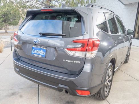 Used 2023 Subaru Forester Premium image 6