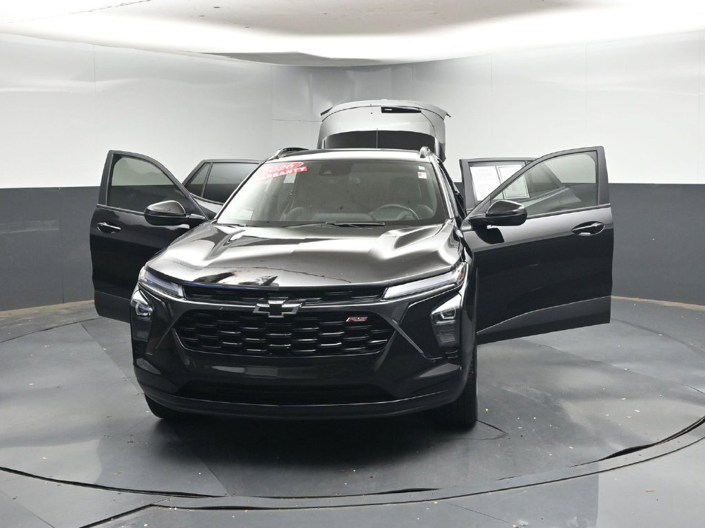 Used 2025 Chevrolet Trax RS w/ Driver Confidence Package FWD image 43
