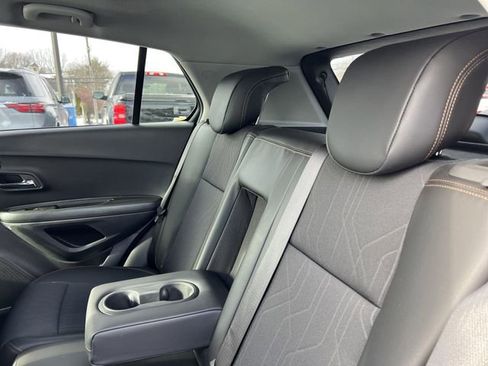Used 2022 Chevrolet Trax LT w/ LT Convenience Package image 10