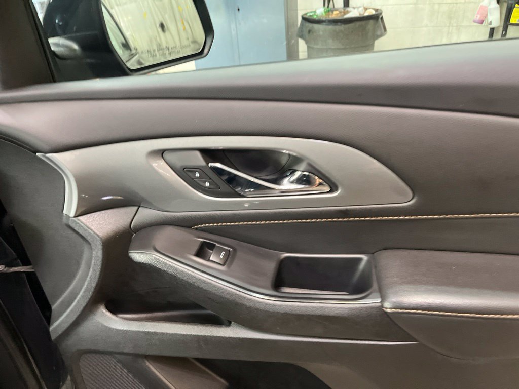 Used 2021 Chevrolet Traverse RS FWD image 38