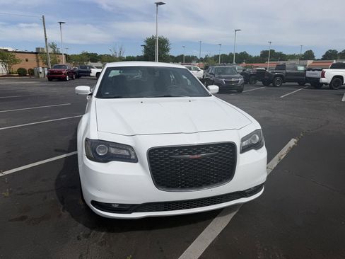 Used 2021 Chrysler 300 S RWD image 2