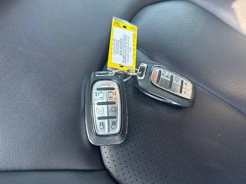 Used 2025 Chrysler Voyager LX FWD image 25