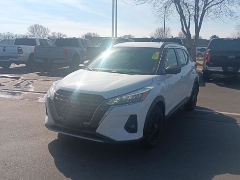 Used 2024 Nissan Kicks SR image 10
