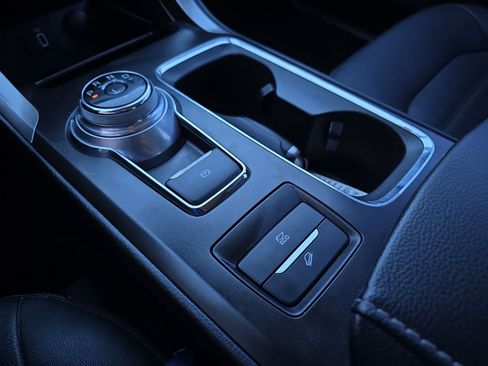 Used 2018 Ford Fusion SE w/ Equipment Group 602A image 8