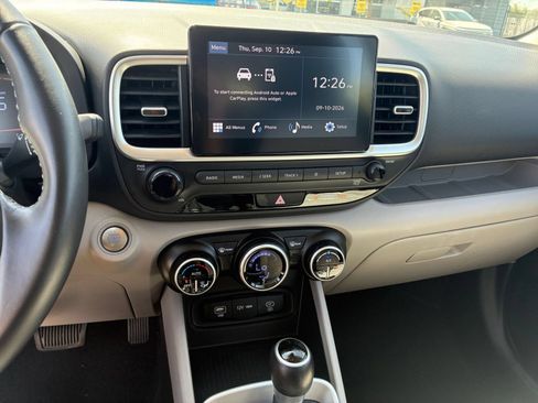 Used 2025 Hyundai Venue SEL FWD image 16