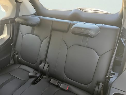 Used 2025 Honda Pilot Touring image 34