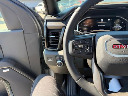 Used 2025 GMC Sierra 2500 AT4 image 7