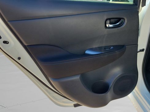 Used 2023 Nissan Leaf S image 9