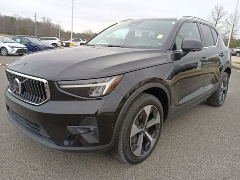 Used 2023 Volvo XC40 B5 Plus w/ Driver Assist Package image 7