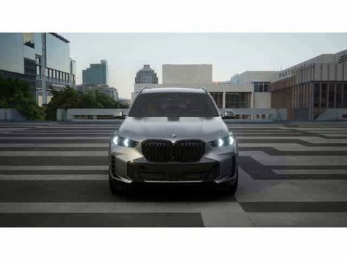 Used 2026 BMW X5 sDrive40i w/ M Sport Package RWD image 3